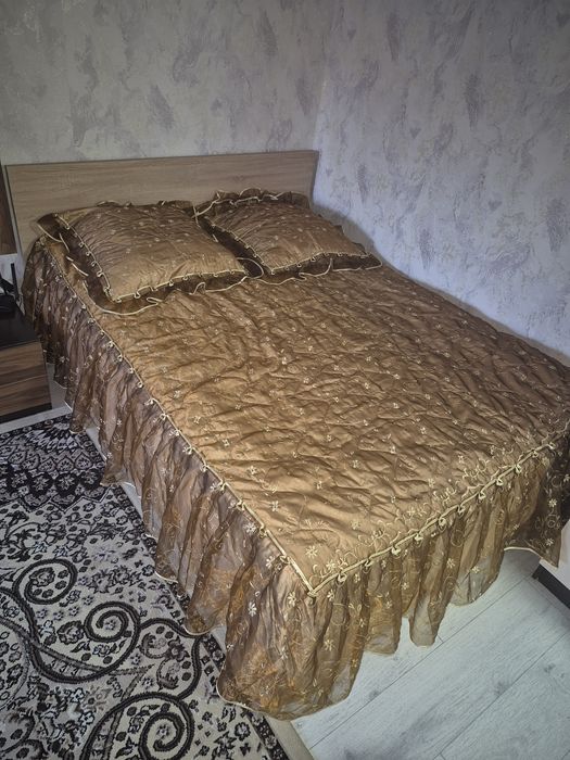 Покрывало с двумя наволочками