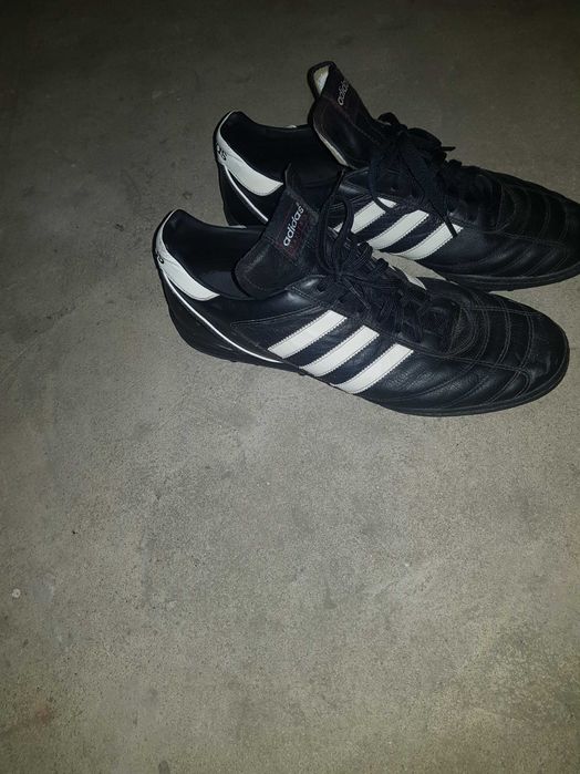 Ghete de Fotbal  Adidas  :MĂRIMEA 48