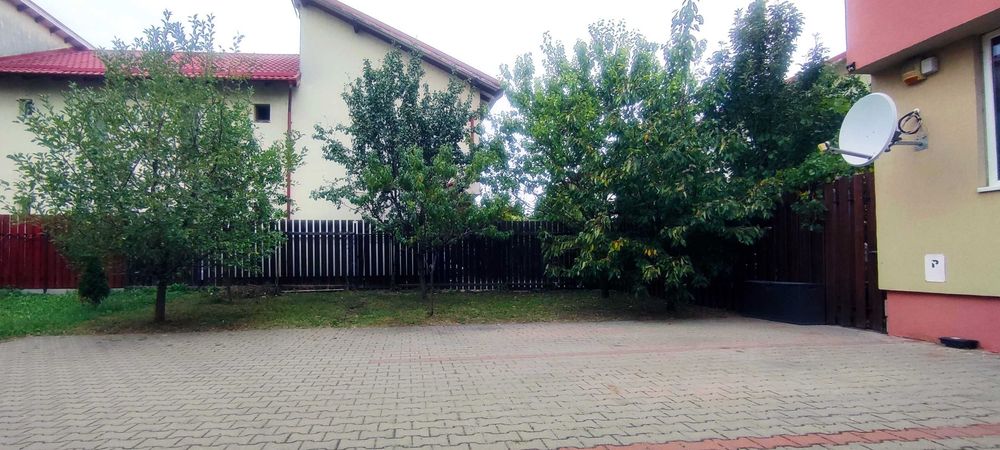 Apartament 3 camere de vanzare cu doua parcari si gradina generoasa - zona Sesul de sus Floresti