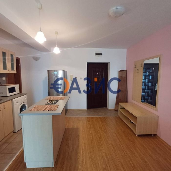 Продава се Двустаен апартамент в Свети Влас - 67 кв.м за 666 €/кв.м - Снимка #1