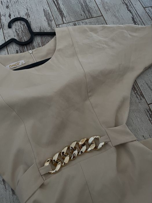 Бежова елегантна рокля