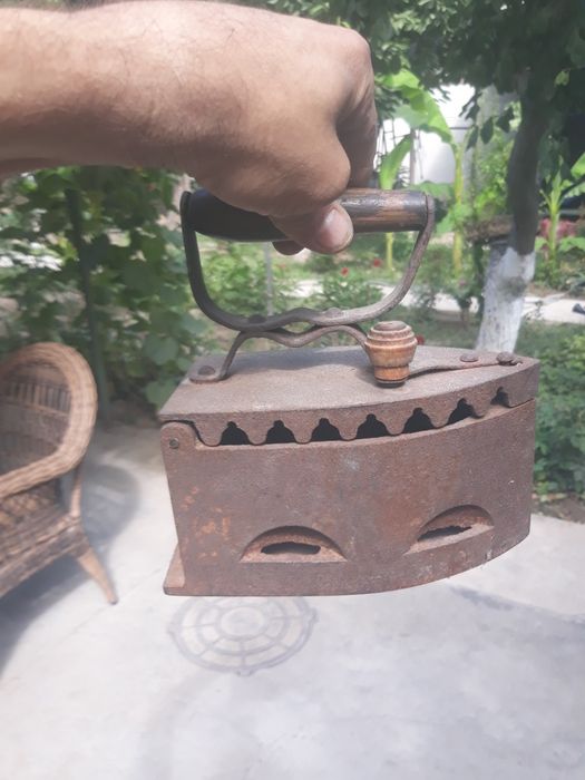 Продам утюг 44 года выпуска угольный