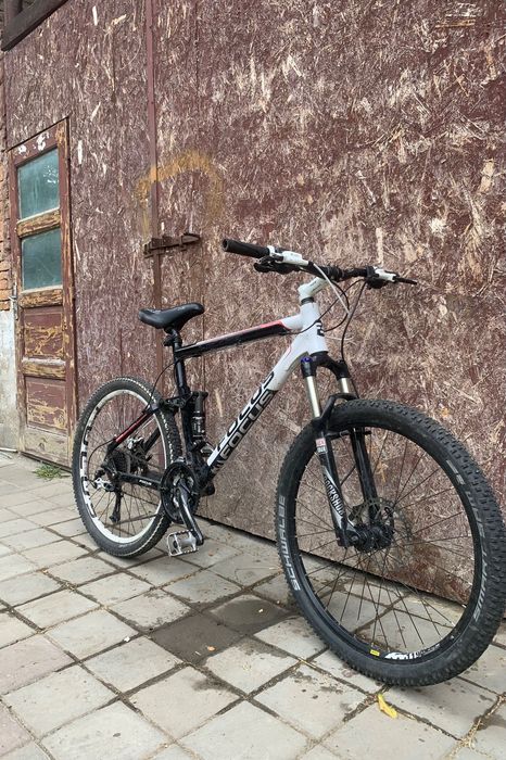 Bicicletă Focus full-suspension
