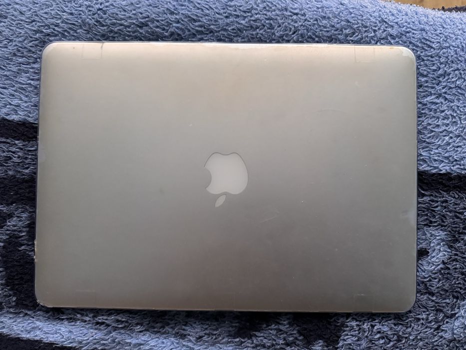 Apple MacBook Air (13-inch, 2017)