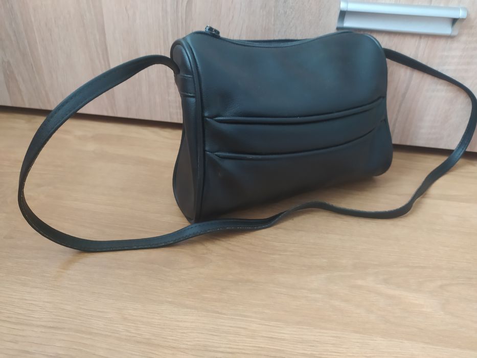 Кожена чанта с дълга дръжка