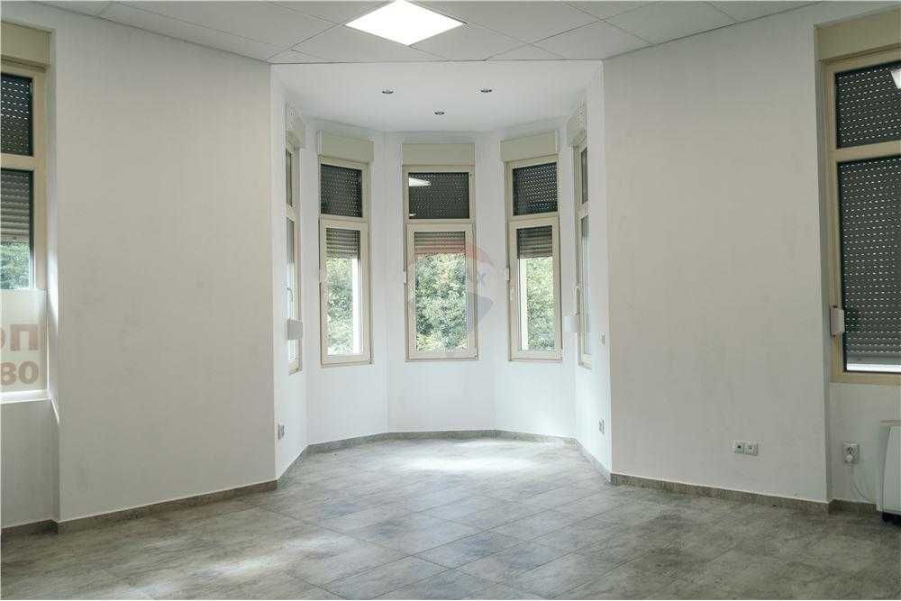 Продава се Офис в Шумен, Център - 134 кв.м за 1523 €/кв.м - Снимка #8