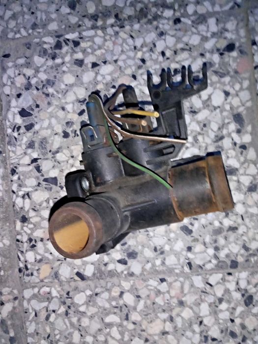 Пасат б3 комби на части. Колата е 1.8 RP 90
5 лв. / 2.56 €