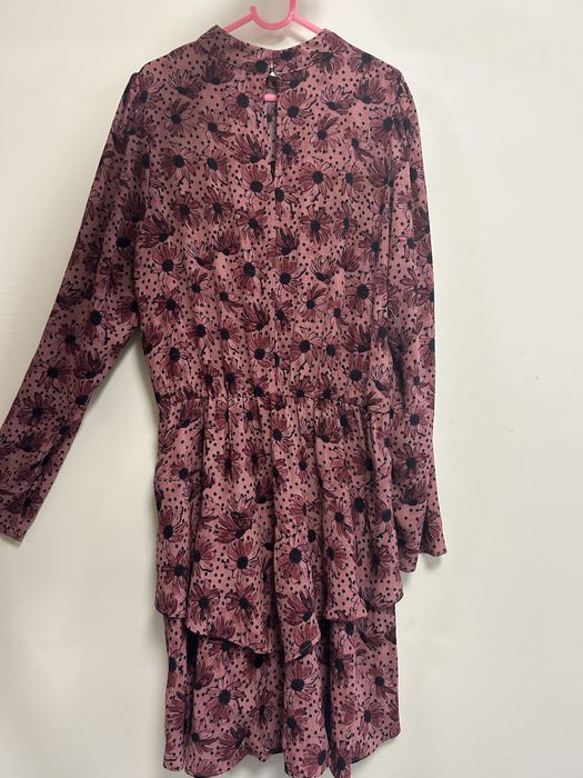 Рокля на цветчета Zara