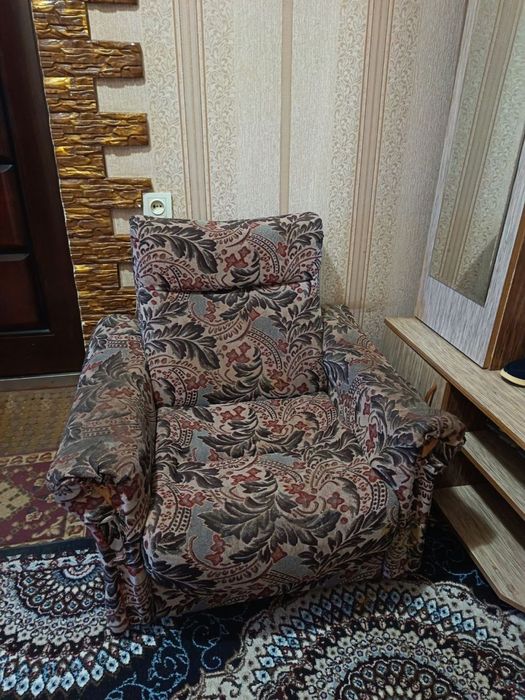 Mebellar sotiladi ishlatilgan arzon narxda kreslo xar biridan 2.tadan