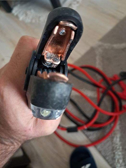 Продавам истински кабели за автомобил три метра