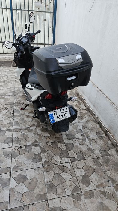 Vand scuter Suzuki Avenis 125 cmc, permis categoria B + cursuri