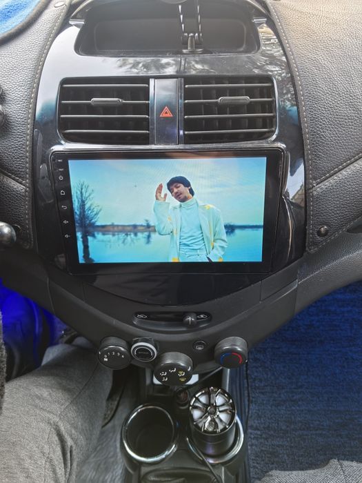 Spark monitor 9 dyumlik ramkasi bilan