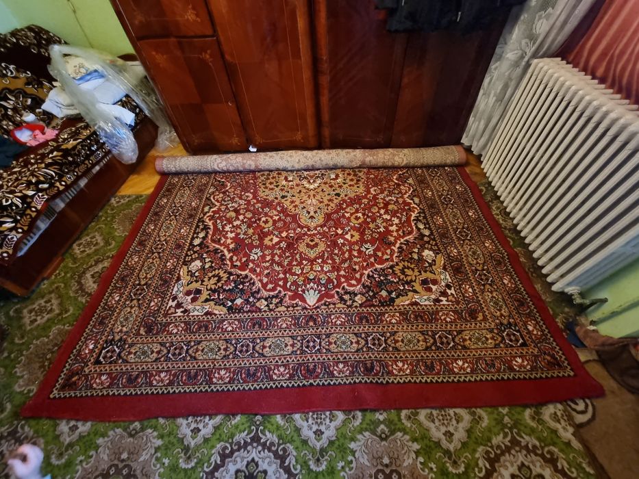 Covor din perjă in stare foarte buna