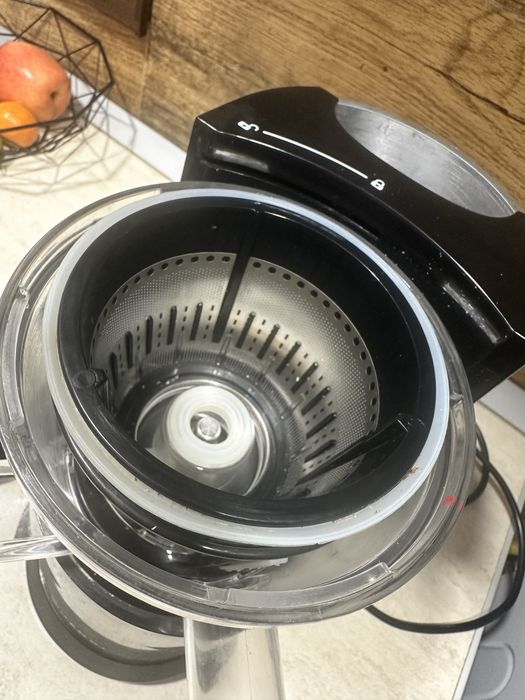 Storcator fructe prin presare la rece