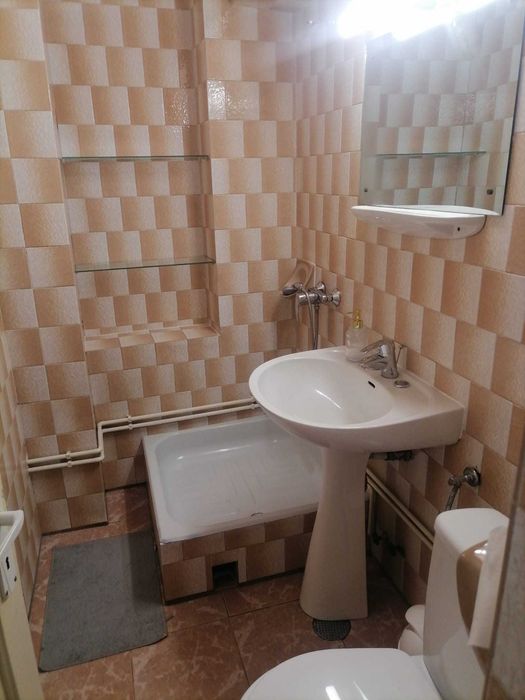apartament 4 camere, 2 bai, bucatarie, 100 mp, mobilat utilat, cetral - B-dul Mihai Viteazu, et. 6 -bloc fara lift