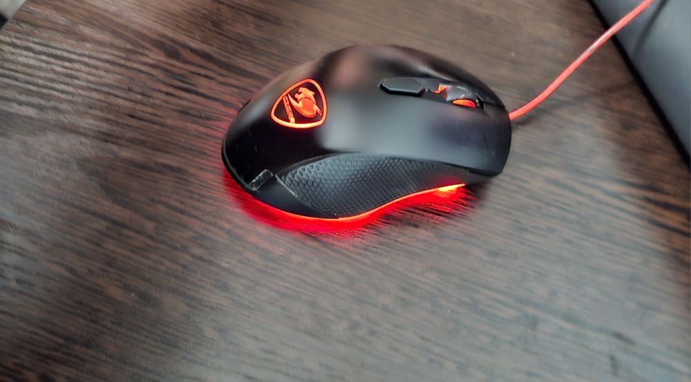 Продаётся игровая  мышь для компьютера в отличном состоянии