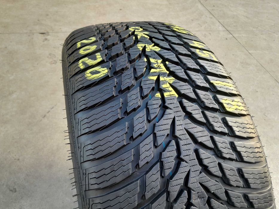 O anvelopa iarna 245 45 18 nokian WR snowproof profil 8 mm dot 2020