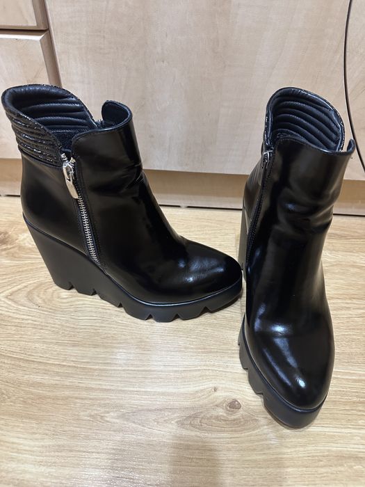 Botine din piele naturala, marime 36, purtate o data