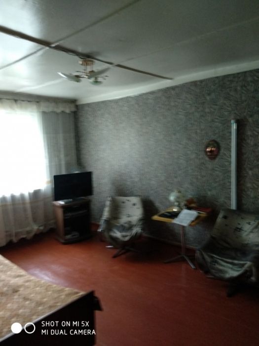 Продам спутник3 2ком 1этаж 2этажки в деревянный дом среднее состояние