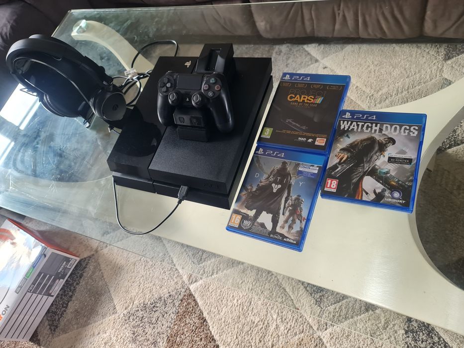 PS4 FAT 500GB със качечествени слушалки,джойстик,зарядно станция,3 игри!