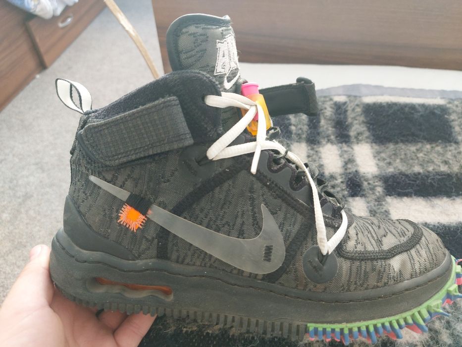 Vând af 1 off white 40.5