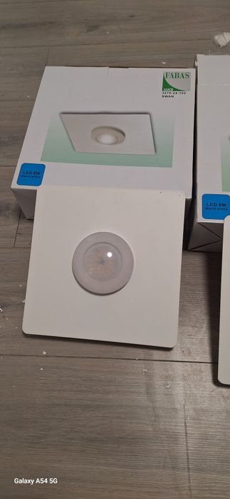 Vand două aplici led noi la cutie