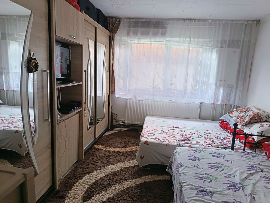 Vând garsonieră  in zona artego