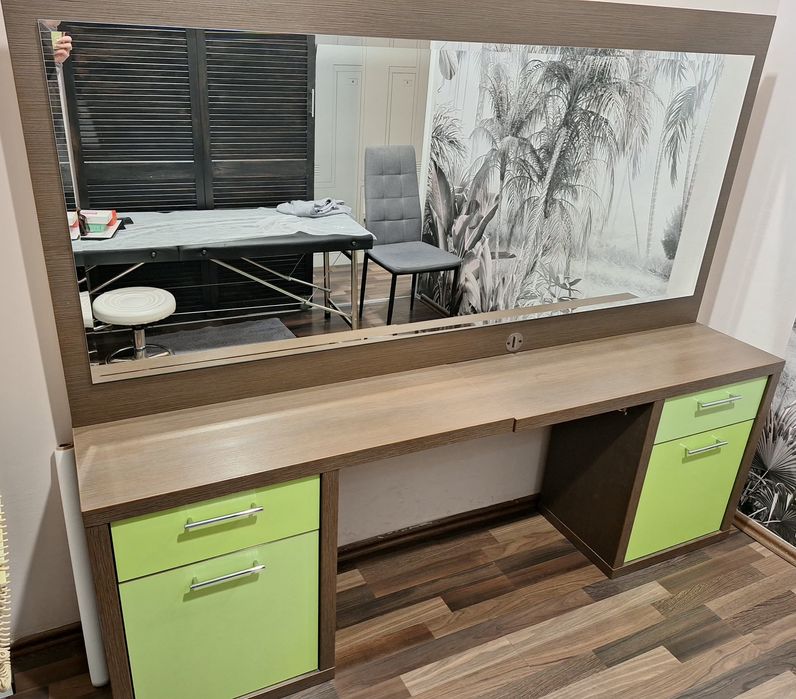 Mobilier de vânzare