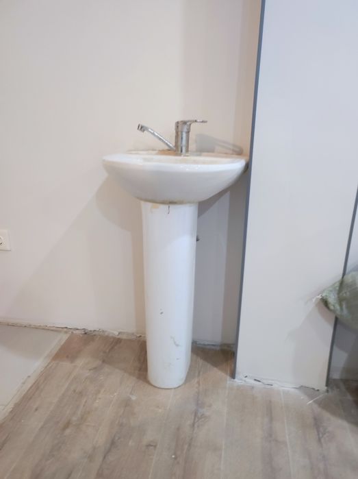 Раковина с краном