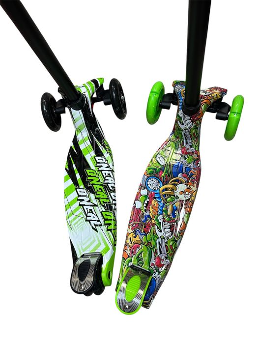 Самокат трехколесный графити