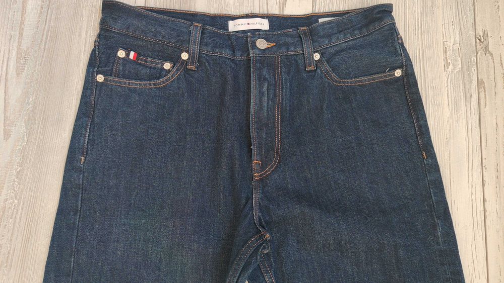 Чисто нови тъмно сини мъжки дънки TOMMY HILFIGER размер 31/32