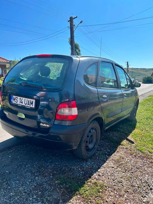 Vând masina Renault