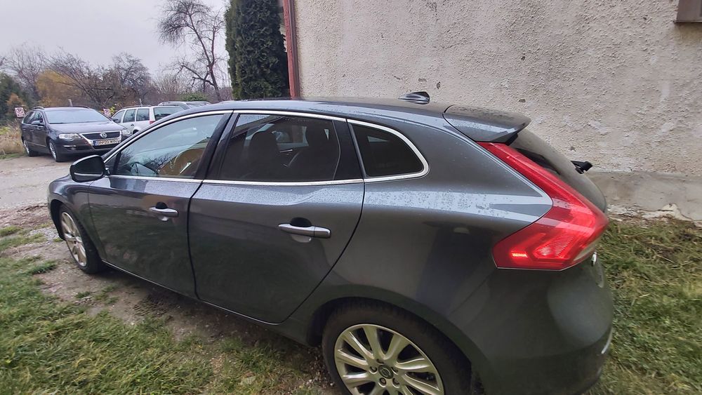 VOLVO V40 an fabricație2014 cu volan pe partea stângă.