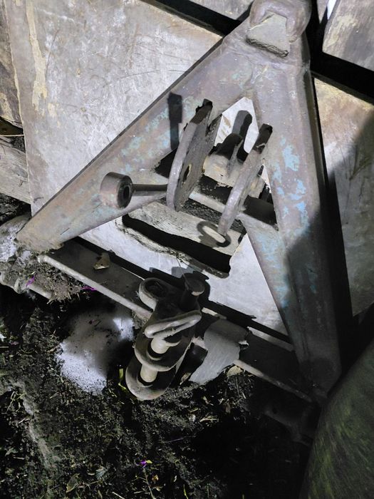 Продам угольник на мтз 80.82