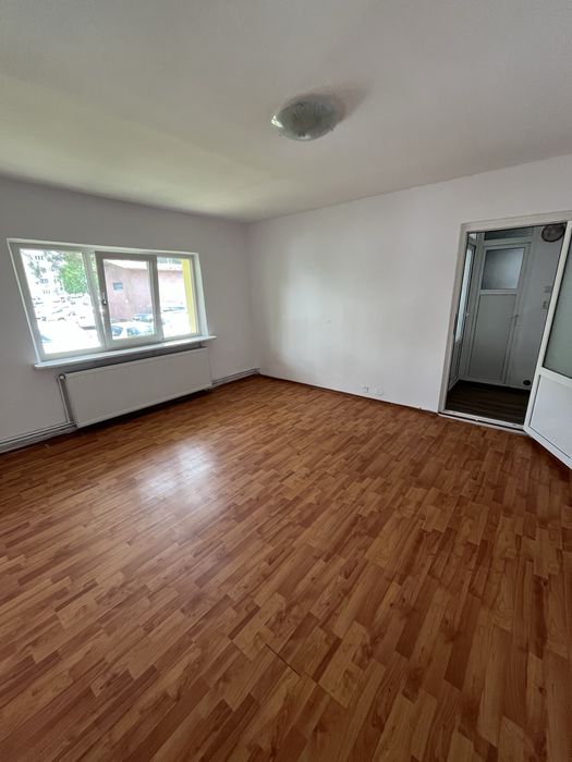 Apartament 2 camere zona Sara