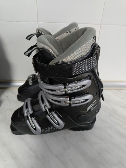 Ски ; обувки номер 38