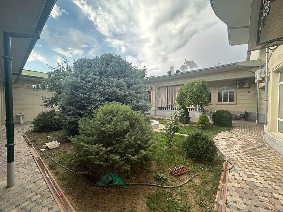Профессорский городок ориентир центр Урологии 6 соток 10 комнат