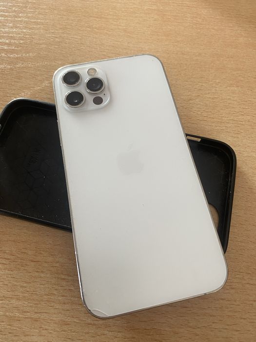 Продам айфон 12 про