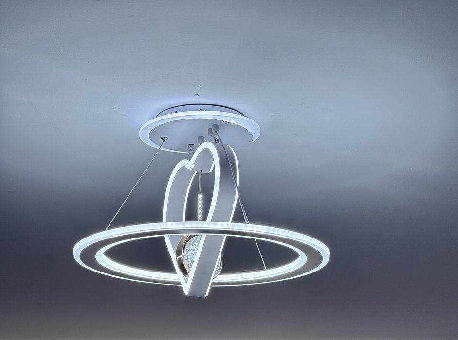 Продаю новую люстру