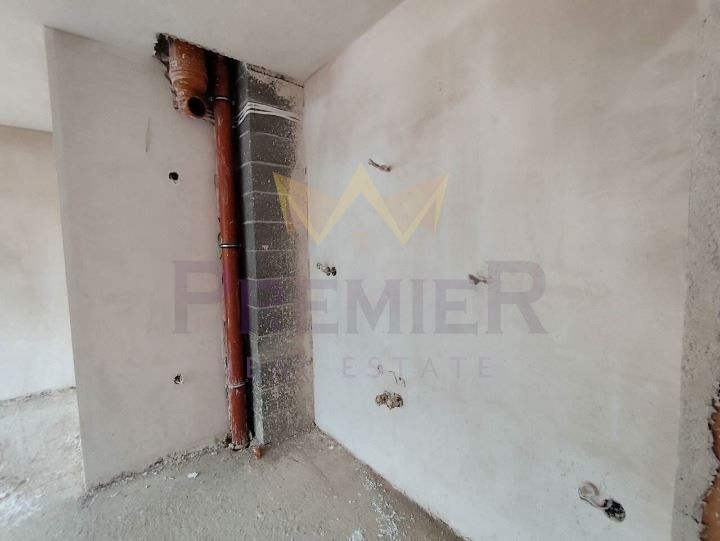 Продава се Двустаен апартамент в Бургас, Славейков - 62 кв.м за 1365 €/кв.м - Снимка #2