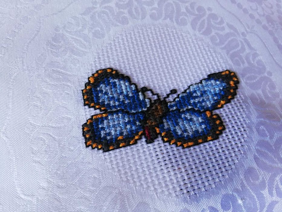 Покривка за маса РЪЧНА бродерия кръгла  150 см. НОВА