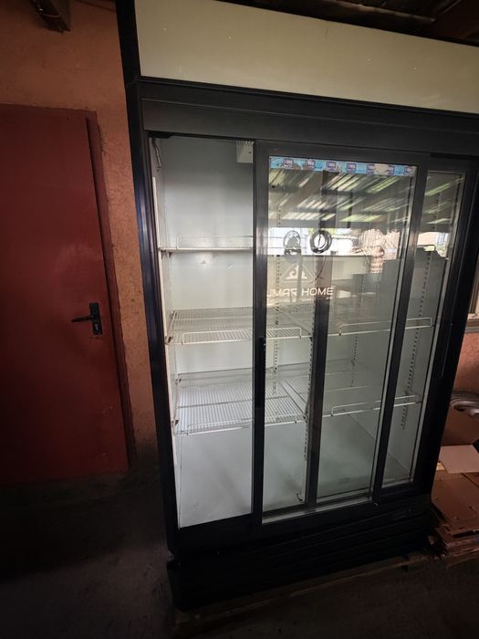 Холодильник витринный