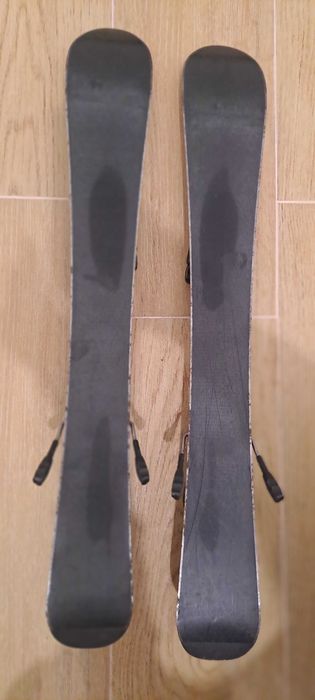 Vând schiuri pentru copii