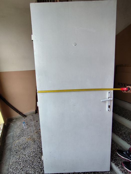 Входна врата дървена