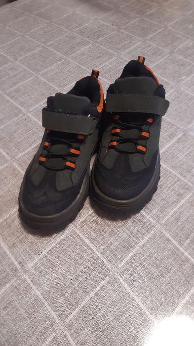 Продам кроссовочки на мальчиков