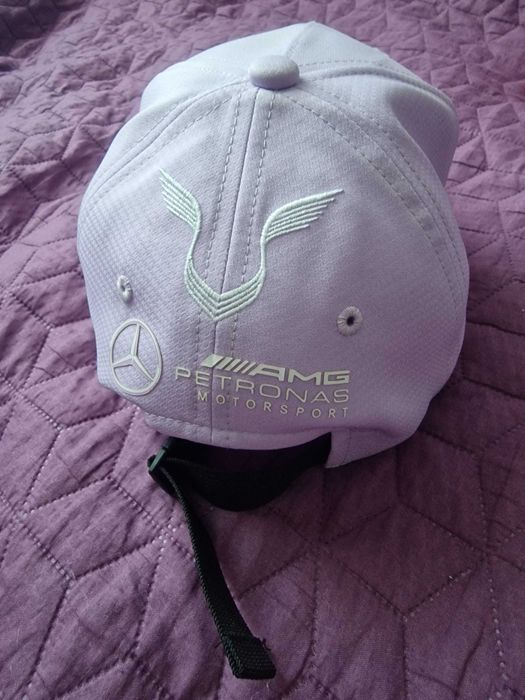 Летни на шапки 2 бр. Under Armour и Мерцедес на  Lewis Hamilton