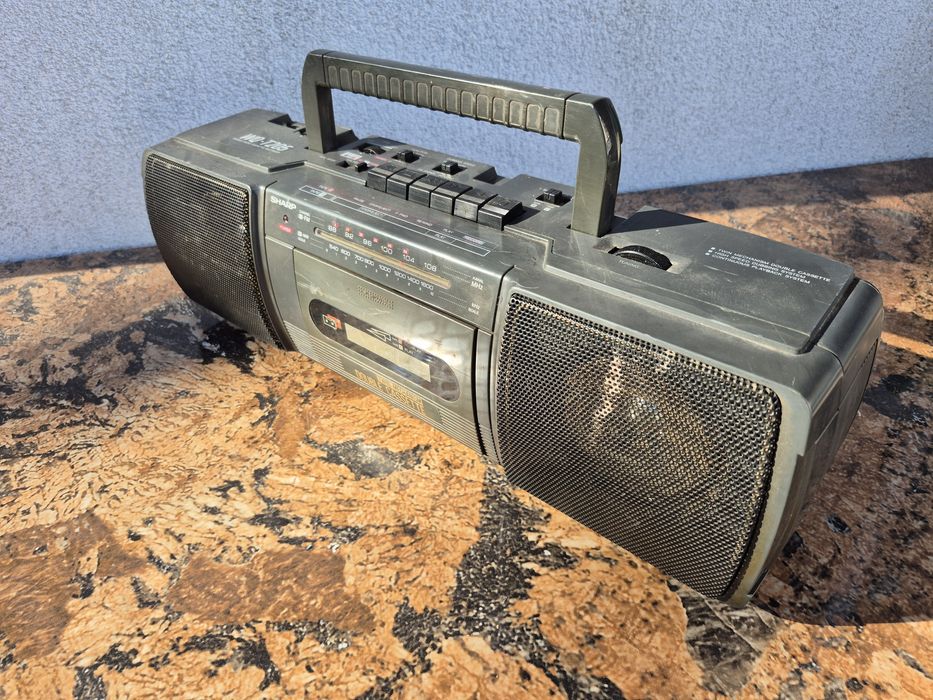 Radio Casetofon marca Sharp model WQ205T(GY)-functional