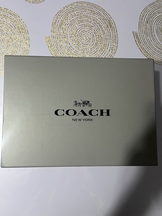 продаю сумочку coach новая срочноооо