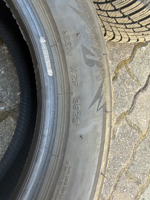 Vand 3 anvelope BRIDGESTONE 185/60 R15, M+S cu urmatoarele DOT-uri ;3625;2125;3823