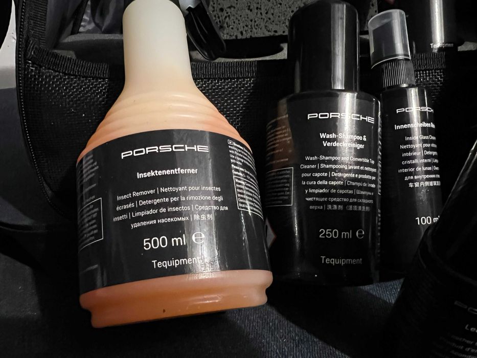 Geanta Set solutii pentru intretinere si cosmetizare originala Porsche